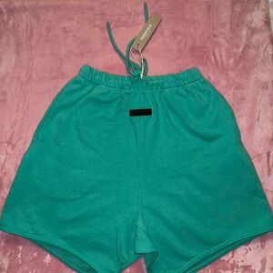 NWT ESSENTIALS Size Medium Shorts Men's Green‎